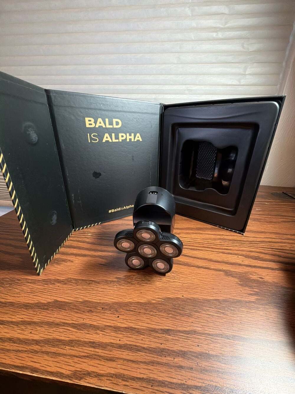Alpha Razor 6-Blade Electric Razor - Picture 3 of 5